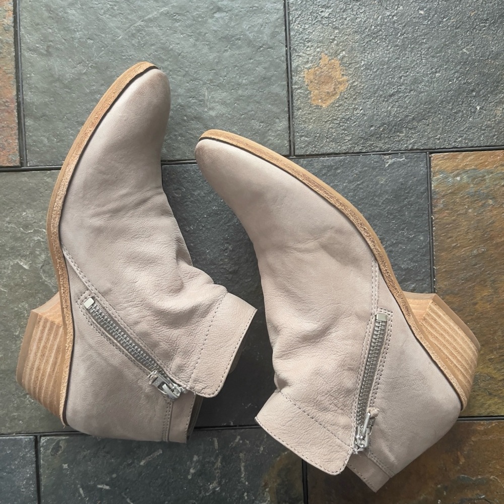 Sam Edelman Taupe Suede Ankle Boots Block Heel Booties Size 7 EUC - Picture 4 of 6